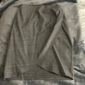 Zara plaid skirt size small.  Good as new condition.